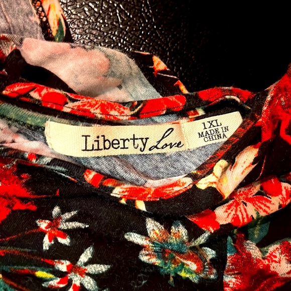 Floral tunic with bell sleeves - Picture 2 of 4